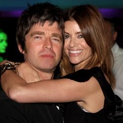 Pacar Siap Melahirkan, Noel Gallagher Tunda Garap Album