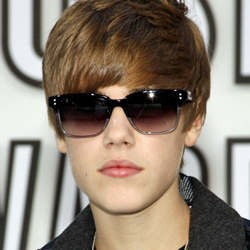 Justin Bieber Dilarang Ibu Pacaran
