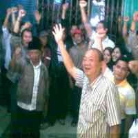 Deadline Pengosongan Paksa, Pedagang Pasar Turi Siap Melawan