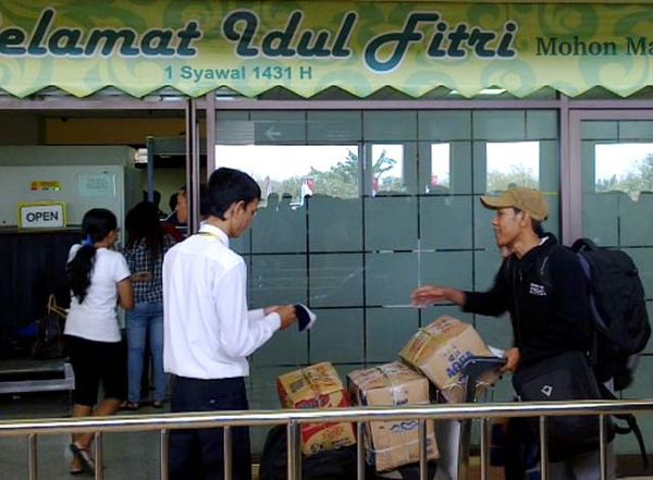Arus Balik Bandara Juanda Meningkat Arus Balik Bandara Juanda Meningkat