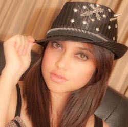 Mengapa Sarah Azhari Lebih Mujur dari Andi Soraya?