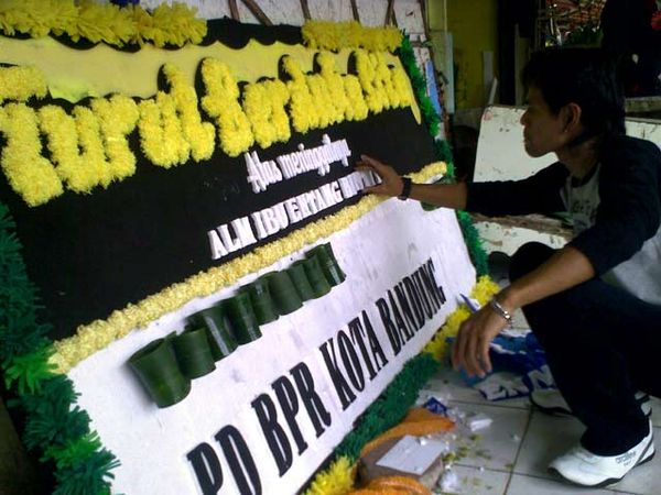 Bunga Duka Cita di Pasar Palasari Laris