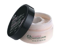 Lembabkan Kulit dengan The Body Shop Vitamin E