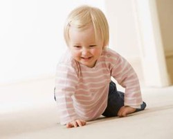 Yang Perlu Diketahui Saat Anak Mulai Merangkak