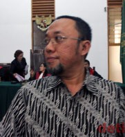 Gaya Alif Kuncoro Menunggu Vonis