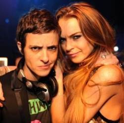 Lindsay Lohan Kembali ke Pelukan Pacar Lesbiannya