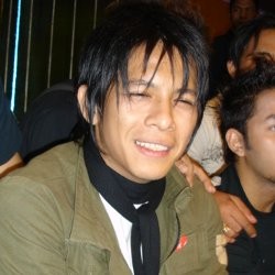 Tak Bisa Temui Fans, Ariel Tulis Surat