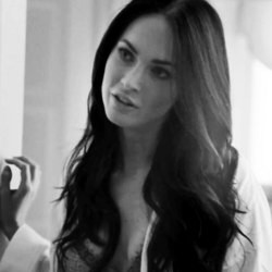 Megan Fox-Cristiano Ronaldo Pamer Tubuh pada Petugas Hotel