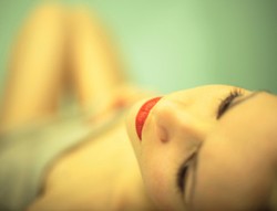 Jaga Kecantikan dengan Tidur Sebelum Pukul 1