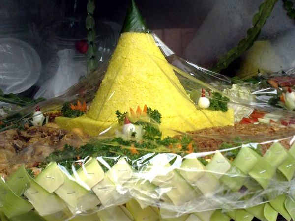 Tumpeng Ultah Untuk Ariel