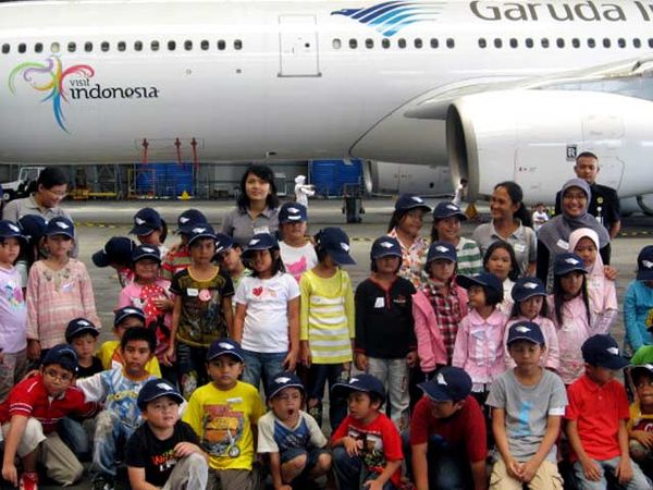 Anak-anak Daycare Belajar Mengenal Pesawat 