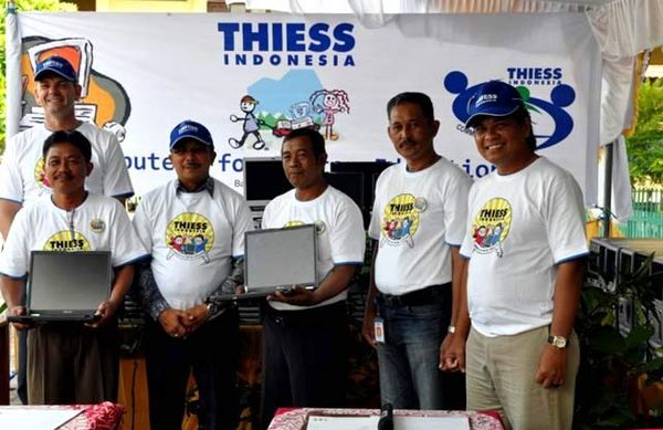 Masyarakat Balikpapan Terima Bantuan Komputer