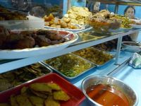 Berburu Nasi Uduk Tengah Malam