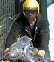 Motor Brad Pitt Mogok