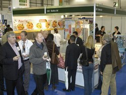 Inggris Gelar Pameran Halal Pertama