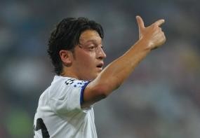 Oezil Terang, CR7 Dipertanyakan
