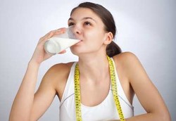 Susu Tinggi Kalsium Bisa Bantu Turunkan Berat Badan