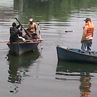 Berperahu, Peneliti Kemen PU Ukur Arus Air Pelabuhan Tanjung Priok