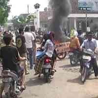Jalan Rusak Menghubungkan Desa dan Kecamatan di Jombang Diblokir