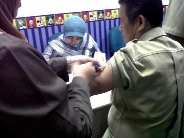 Pemberian Vaksin Meningitis untuk Calhaj