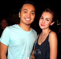 Banyu Biru No Comment Soal Kabar Rianti Cartwright Menikah