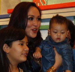 Krisis Lagu Anak, Angelina Sondakh Bernyanyi Bersama Keanu
