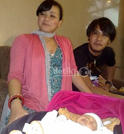 Nirina Zubir Nikmati Mengasuh Anak Pertama