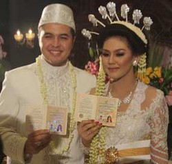 Sissy Priscilia-Rifat Sungkar Berbulan Madu di Caravan