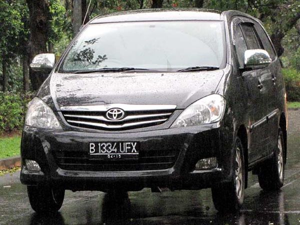 Kijang Innova Otomatis