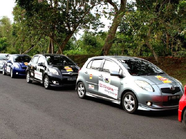 Yaris Club Show Off di Bali