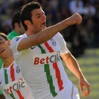 Disemprot Eks Bos, Iaquinta Bela Diri