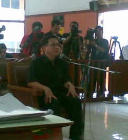 Kuasa Hukum Roberto Tantang Hakim Bersaksi Soal Tudingan Suap