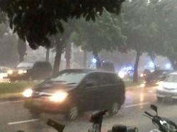 Hujan Lebat Landa Jl Sudirman, Jarak Pandang Terbatas