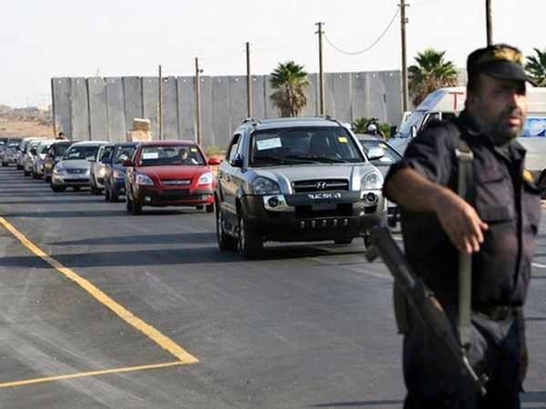 Israel Izinkan 20 Mobil ke Gaza