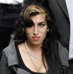 Amy Winehouse Ingin Punya Pacar Baru & Momongan