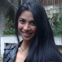 Uli Auliani Anggap Wajar Artis Berbikini di Film
