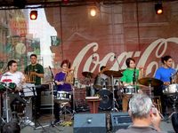 Angklung Meriahkan HUT Kota Bucharest