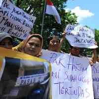  Pedagang Pasar Turi Serbu Pengadilan Negeri 