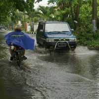 Imbas Hujan, Lalu Lintas di Surabaya Macet