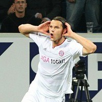 Van Buyten Menangkan Bayern