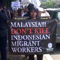 Migrant Care Demo Kedubes Malaysia, Kuningan Tersendat 