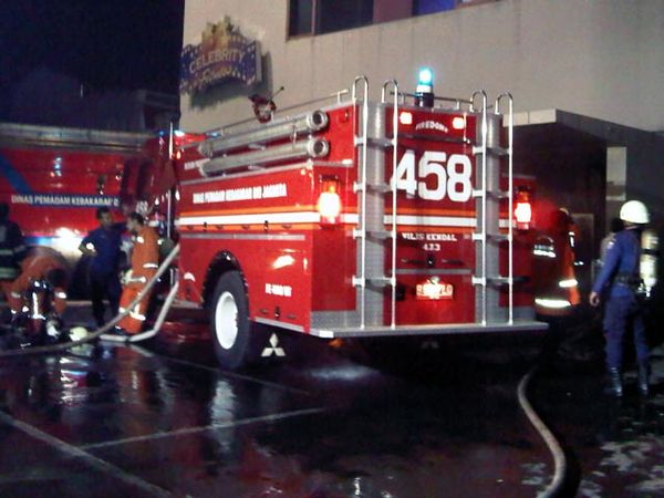Kebakaran di Kemang Raya Kebakaran di Kemang Raya