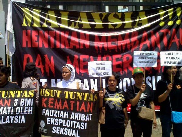 Migrant Care Demo Kedubes Malaysia