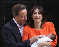 Istri Perdana Menteri Inggris Jadi Tokoh Fashion