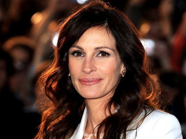 Julia Roberts Serba Tertutup