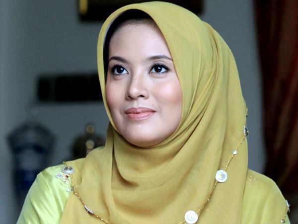 Bintang Film Dalam Mihrab Cinta