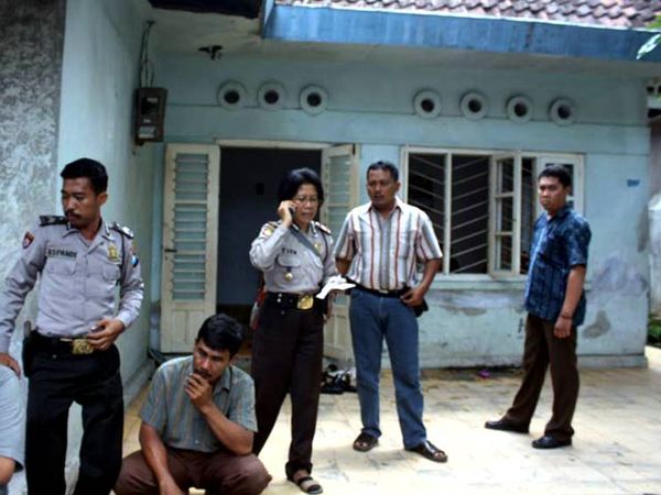 Polisi Jaga Rumah Tersangka Perampokan CIMB Niaga