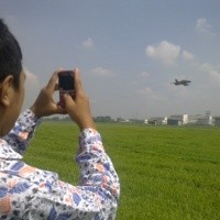 Tiga Pesawat Tempur Hawk Berseliweran di Langit Bandung