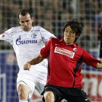 Schalke Raih Kemenangan Pertama