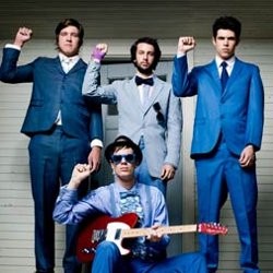 Usai Konser, Hellogoodbye Liburan di Bali